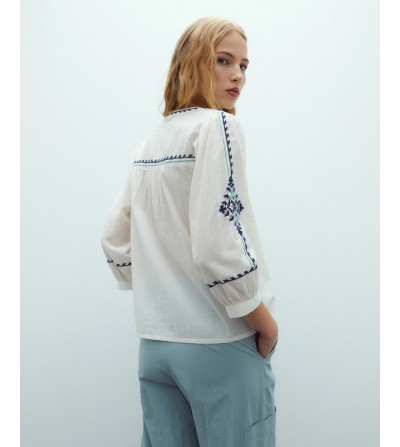 Blusa cuello redondo con...